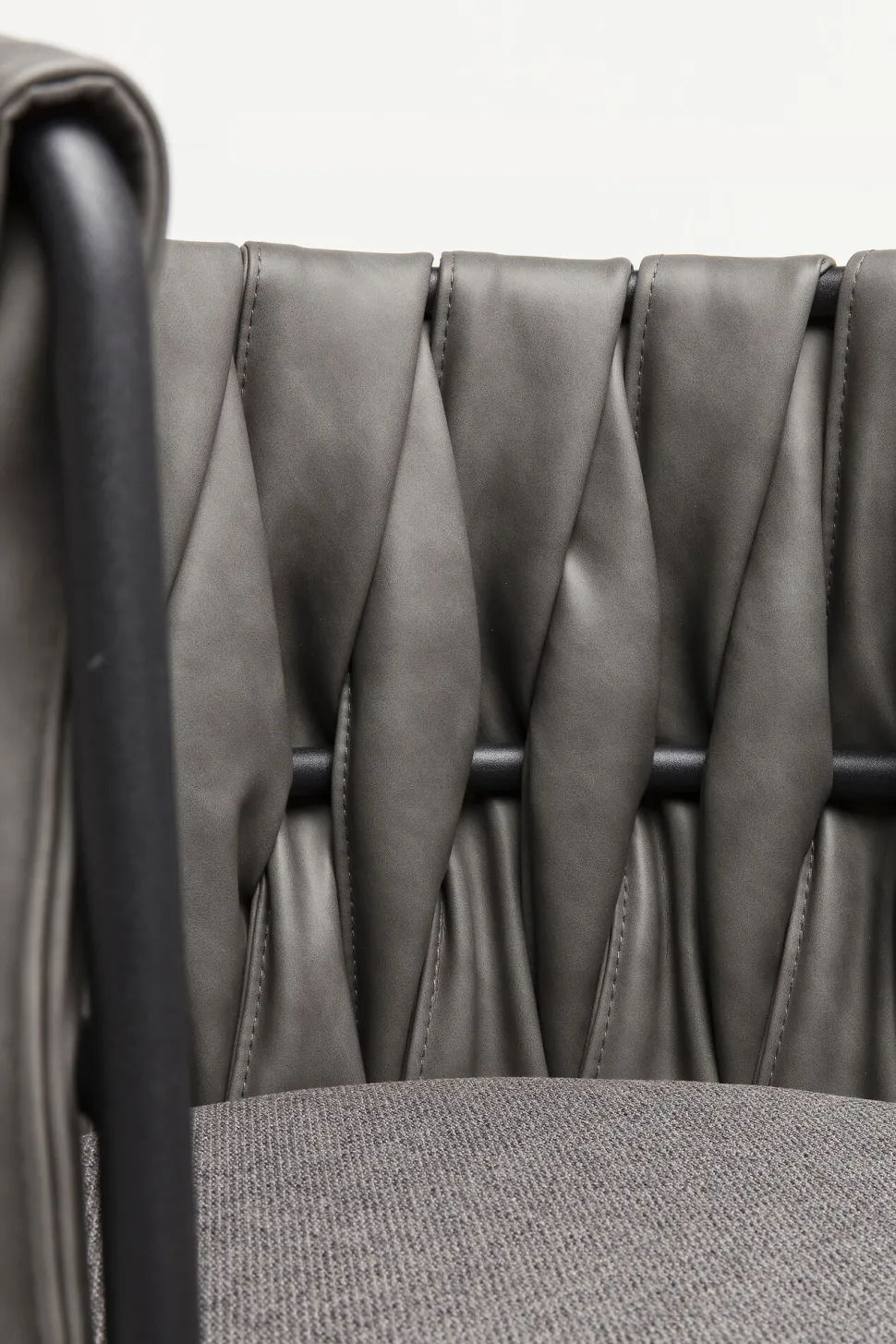 Armlehnstuhl Cheerio Grau inkl. Kissen