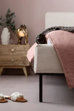 Bett East Side 160x200cm