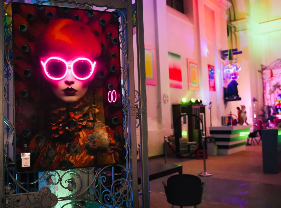 Bild Fancy Red Lady LED 120x80cm