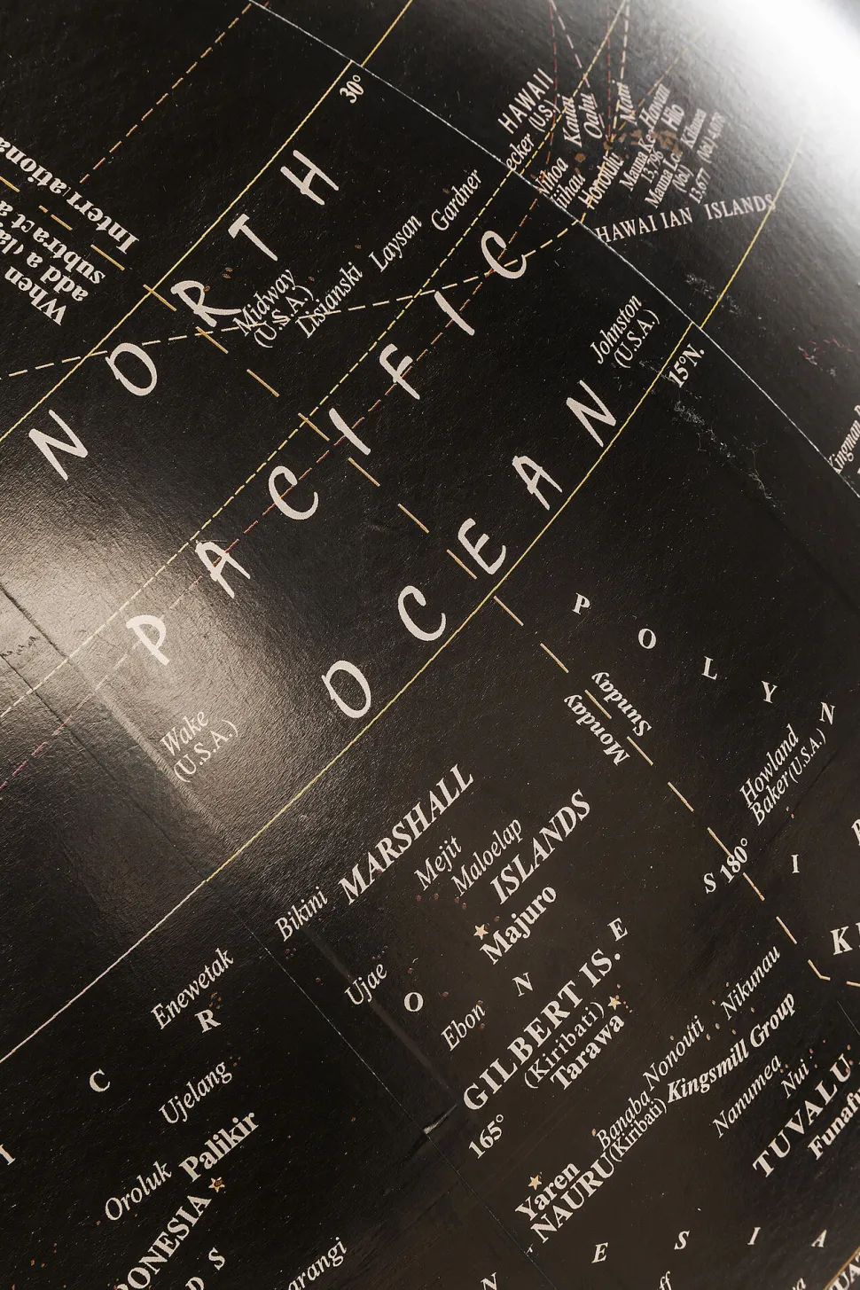 Deko Globus Earth Schwarz