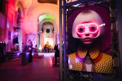 Gerahmtes Bild LED Fancy Blonde Lady 120x80cm