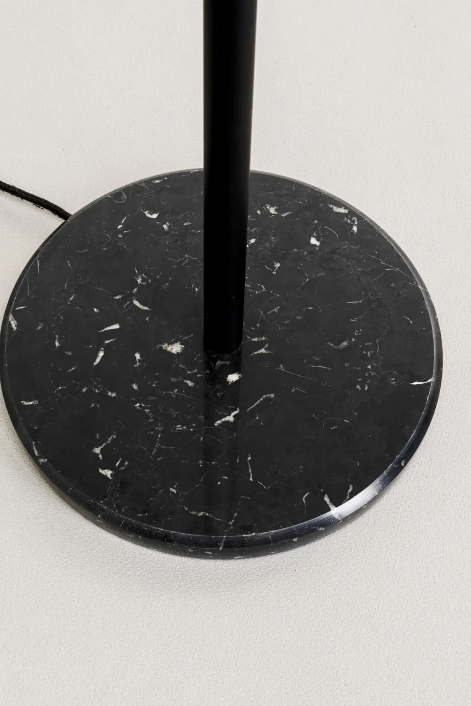 Stehleuchte Scala Balls Milky Schwarz 160cm